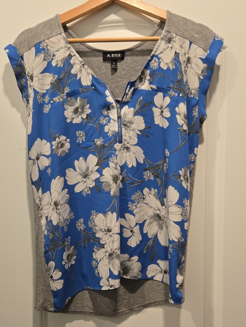 A. Byer Royal Blue and White Floral Zip-Front Cap-Sleeve Top